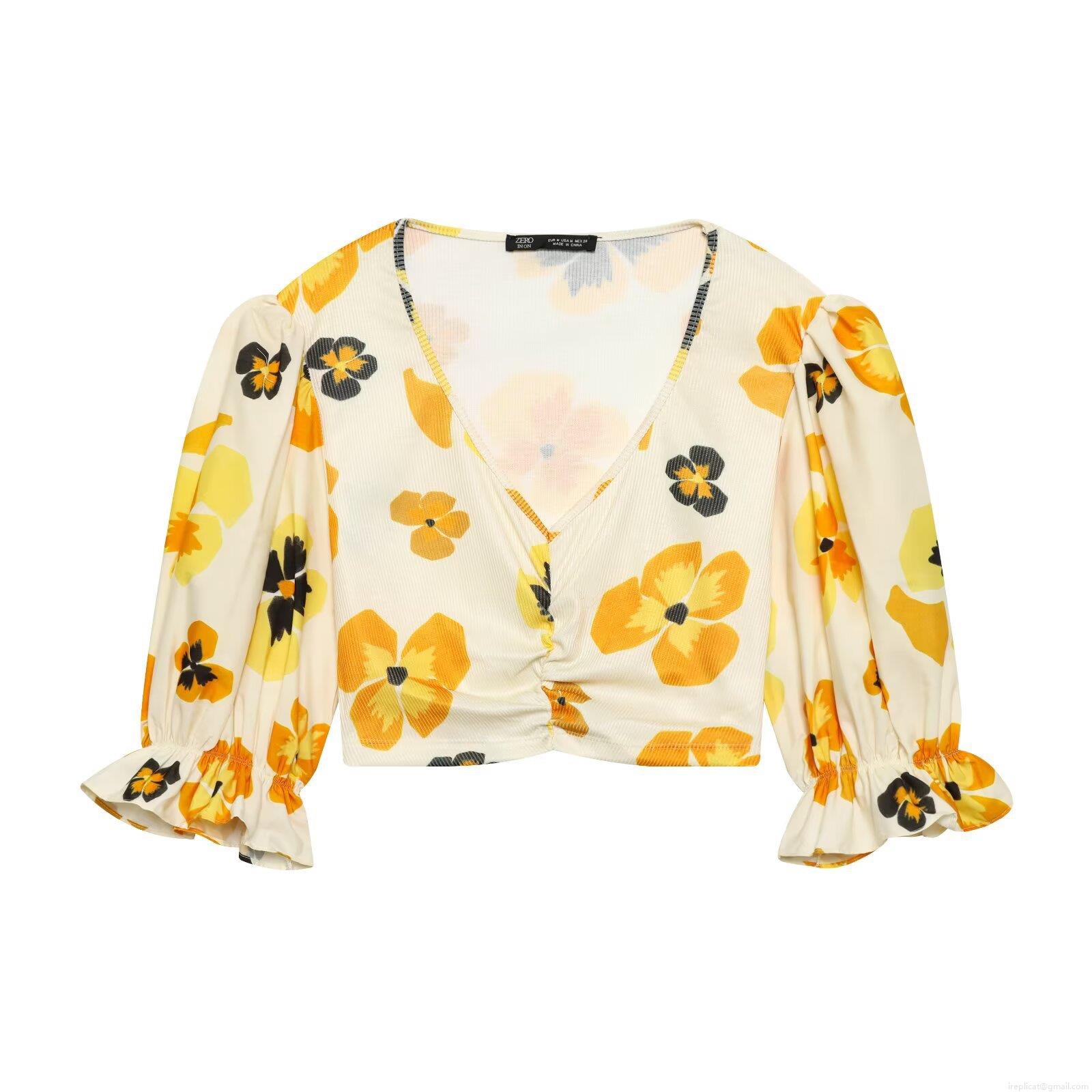 Women's V-Neck Puff Sleeve Floral Blouse Sweet Short Crop Top Ruffle Cuff Gathering Smocked Polyester Knit Shirt For Summer Dating Women